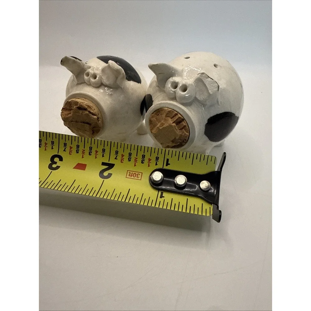 Vintage Folk Art Pottery Spotted Pig Salt & Pepper Shakers Cork For Snout